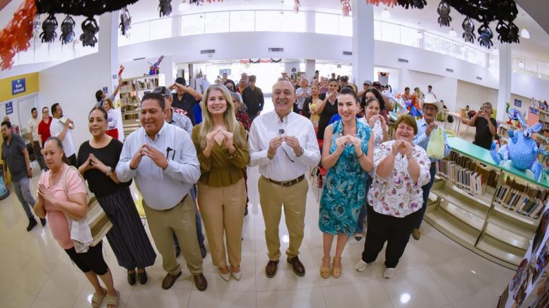 Presidente Municipal Antonio Menéndez de Llano Bermúdez y la Directora de la Beneficencia Pública de Sinaloa, Alma Rosa López