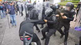 policías abusos en protesta